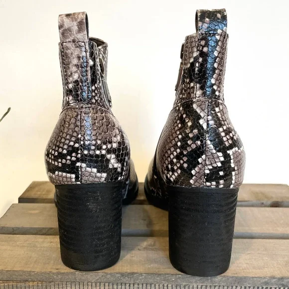 Blondo Elvina Snakeskin Waterproof Chelsea Ankle Boot Size 8 New - Picture 4 of 7